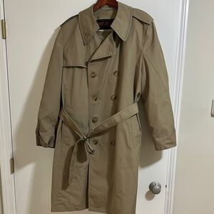 Men’s London fog Classic Tan Trench Coat